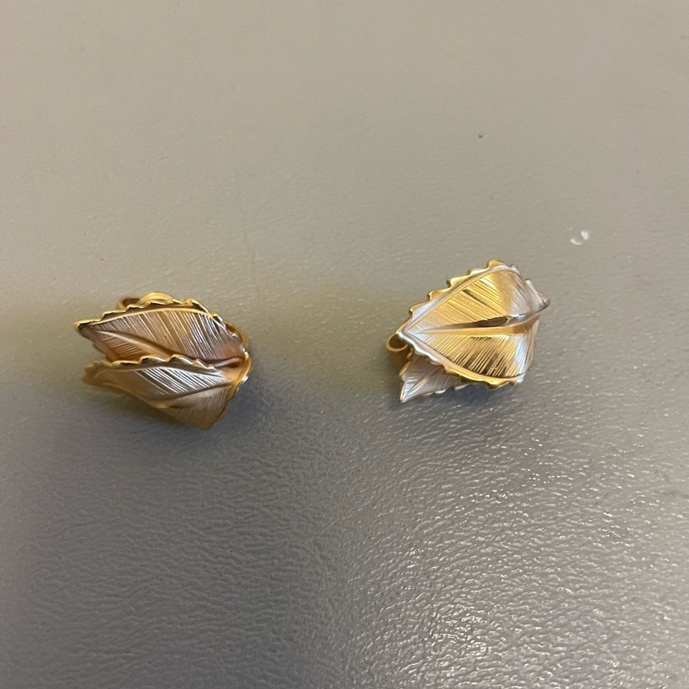Clip earrings - Picture 9 of 9